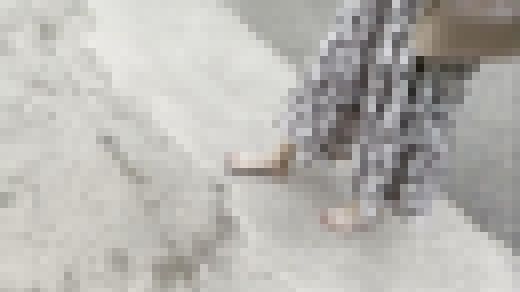 【完全裸足】第8弾！外を裸足で歩く女性 part2　サンプル画像2