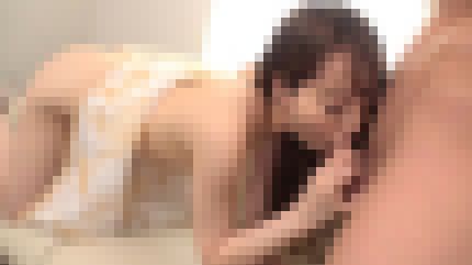 色白スレンダーの18歳看護学生がビショ濡れのアソコを激しく突かれて声を荒げて喘ぐ　サンプル画像2