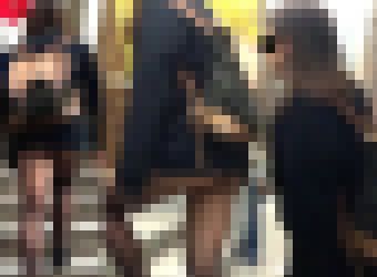 パンスト肉尻が丸見えに！短すぎるスカート！ サンプル画像