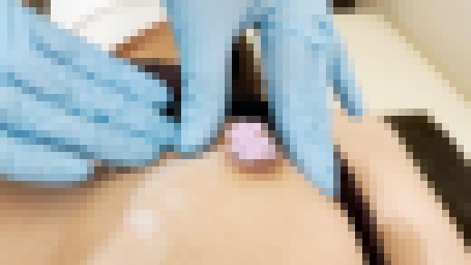 【脱毛サロン】美くびれスレンダーボディのお姉さん 麻酔クリームで敏感乳首が勃起してしまう Vol.9　サンプル画像1