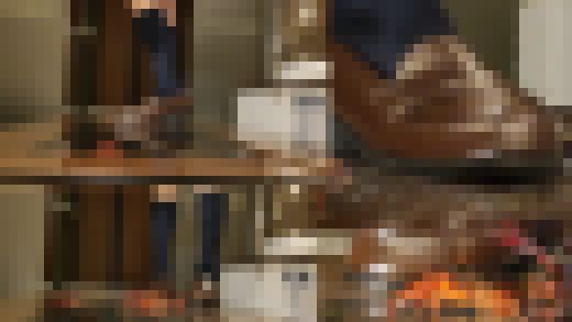 めいちゃんのローファー、ガラステーブルでザリCRUSHー３　サンプル画像1