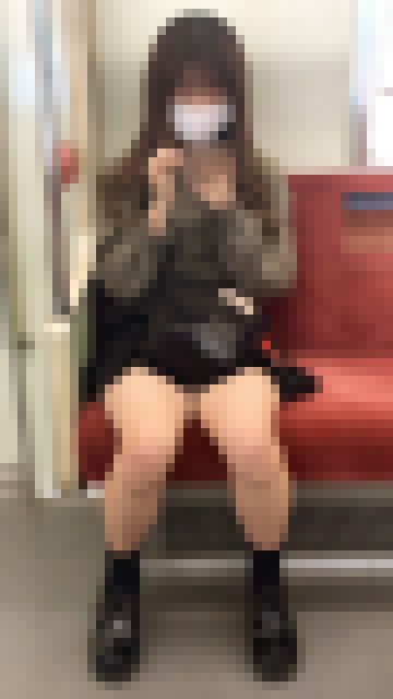 美味しそうな生脚をたっぷり見せてくれる可愛い女子大生（其の一）　サンプル画像1