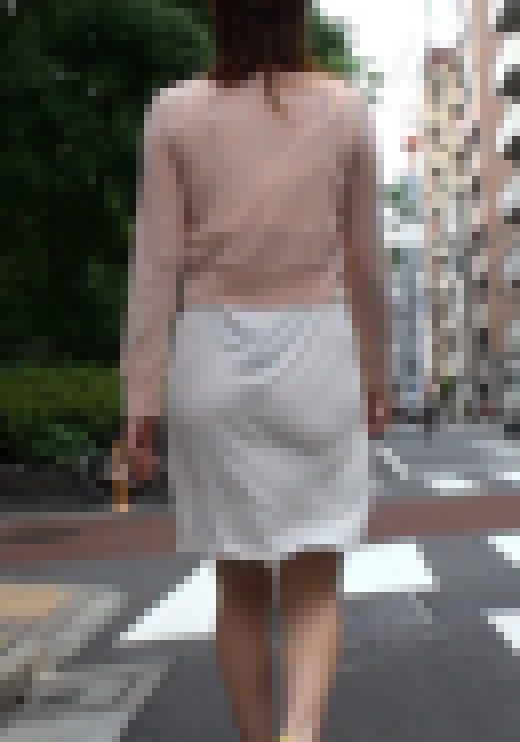 Cさんパート3　パンティーライン　透け　尻　サンプル画像1