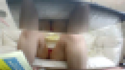 【面接で盗撮⑮】JDの赤パンツ×OLの白パンツ【無防備すぎる下半身】　サンプル画像1