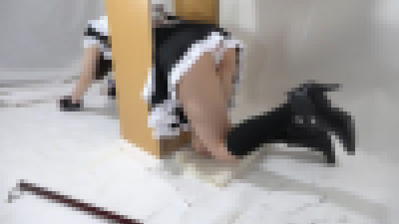 下着フェチ　メイド服のスカートからパンチラ サンプル画像