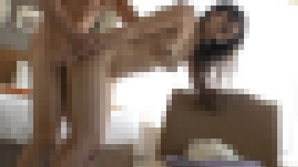 色白美乳の20歳専門学校生が半年ぶりのエッチで膣奥を突かれ顔を歪ませて喘ぎまくる サンプル画像3