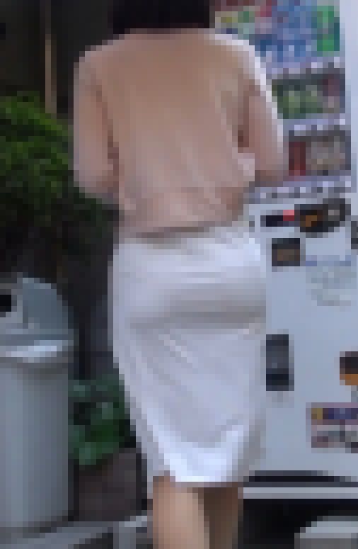 Eさんパート3　パンティーライン　透け　尻 サンプル画像