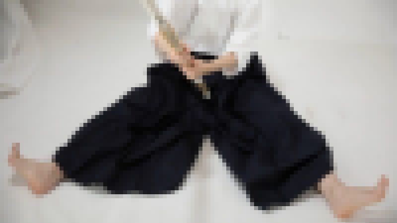 放尿フェチ　剣道着の女の子がオナニーしてオシッコするf713 サンプル画像