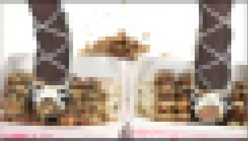 ハイヒールでフードクラッシュ　タコ焼きを脚で踏むf191 サンプル画像