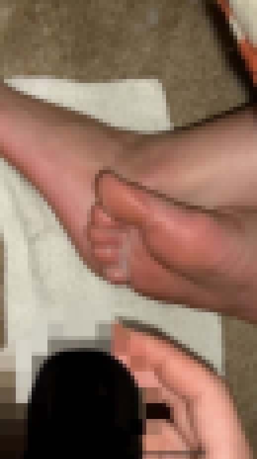 女友達の足にぶっかけ　サンプル画像2
