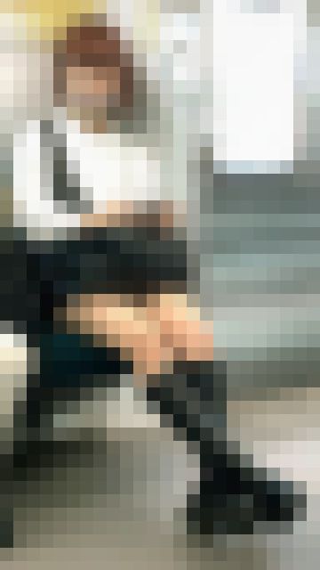 美貌を乗客に見せつけたいショートカット美女（其の三）　サンプル画像2