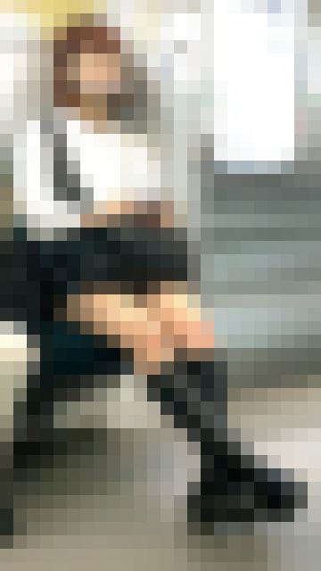 美貌を乗客に見せつけたいショートカット美女（其の三）　サンプル画像3