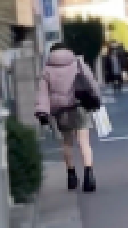 素人 051 ミニスカブーツ女子大生 リアルだるまさんが転んだ3の3 家までついていっていいですか？ サンプル画像