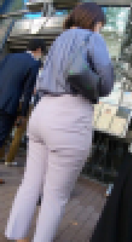 巨尻を現役で愛でられている熟OL サンプル画像