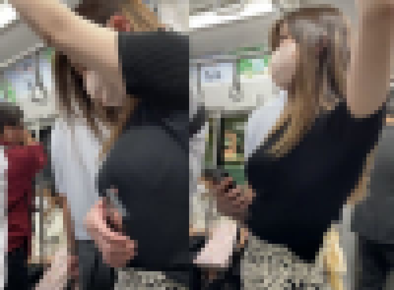 ブラの形がびっしり巨乳ボインな黒ニットちゃん サンプル画像
