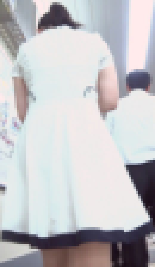 [★新作]パンチラ盗撮 女子大生 黒パンツがパンストの中に　サンプル画像1