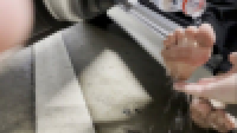 【完全裸足】第9弾！お〇場を裸足で歩く女性 part3 サンプル画像