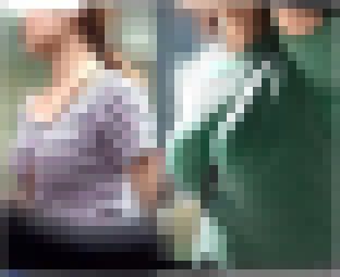 【街撮り動画Part219】バッグたすき掛けで巨乳が強調されたお姉さん3人 サンプル画像