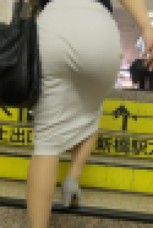斜め上に持ち上がる臀部OL サンプル画像