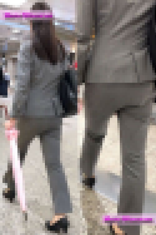 【OL秘蔵品61】ティッシュを持つ手が堪りません！待ち合わせに同行！のけぞるOLさんに大興奮^ ^　サンプル画像1