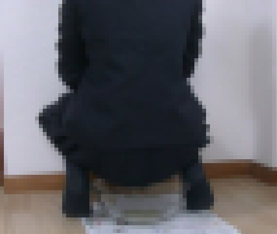 ブレザーでおしっこお漏らし サンプル画像