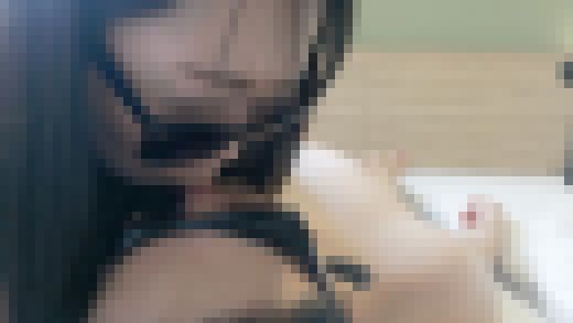 【ASMR】 スレンダー美人の人妻がう〇こ口臭を吐き掛け、優しく鼻や顔を舐められながら、オナホ手コキで搾り取られちゃった僕　サンプル画像1