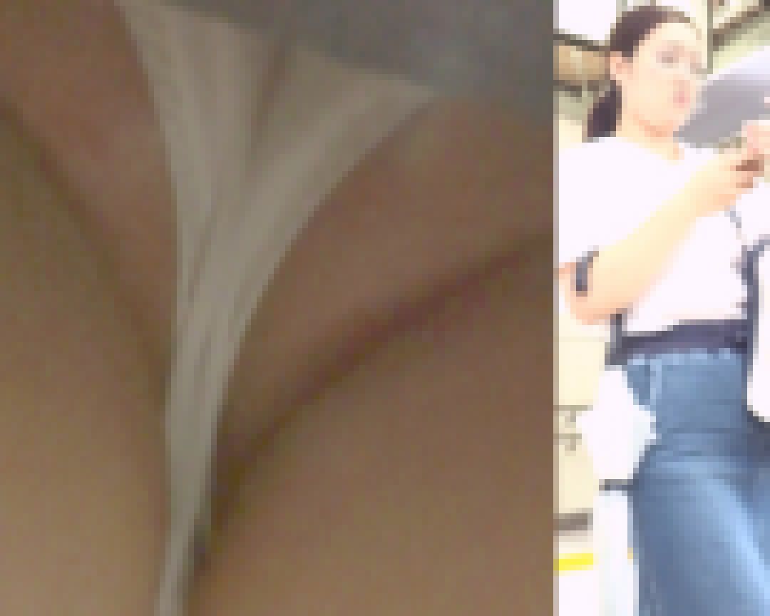 [★新作][★顔出し]パンチラ盗撮 OLさん 白パンツ強引撮影 カメラを手でスカートの中へ無理やり入れ込み サンプル画像
