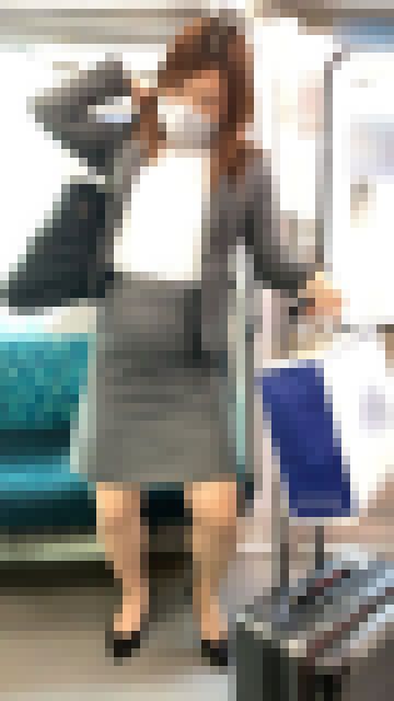 荷物でガードしているつもりになって油断している無防備OL(後編) サンプル画像3