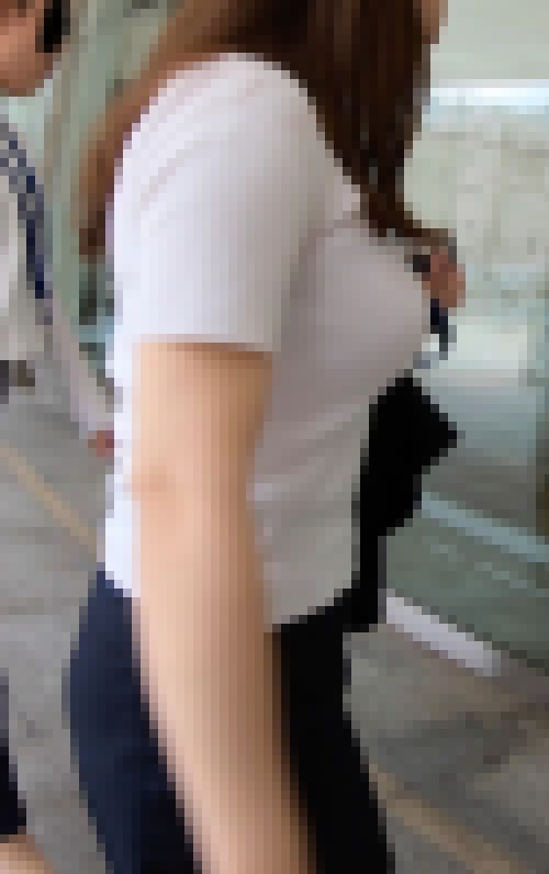 ロケット巨乳で出勤　サンプル画像3