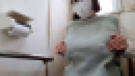 ❤愛華の自撮りオナニー❤仕事にノーパン・ノーブラで出勤！ムラムラして倉庫の共同トイレでバレないように　サンプル画像1