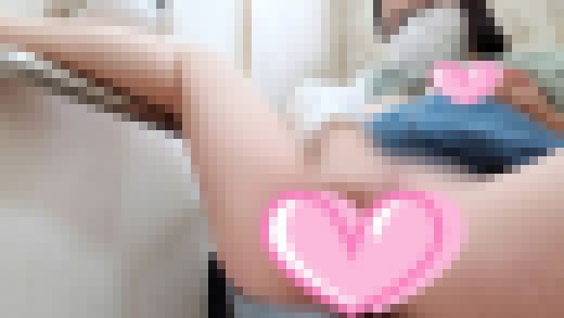 ❤愛華の自撮りオナニー❤仕事にノーパン・ノーブラで出勤！ムラムラして倉庫の共同トイレでバレないように　サンプル画像2