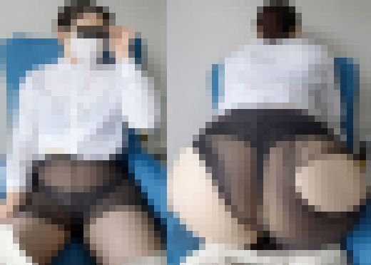 【ワンコイン人妻パンチラ】真剣に真面目に司会する中に履いてるパンティーはセクシー過ぎる！…司会業おばさん　サンプル画像2