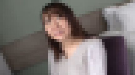 素朴で巨乳の24歳公務員が恥ずかしさに耐えながらも感じてしまい快感に腰を振る サンプル画像