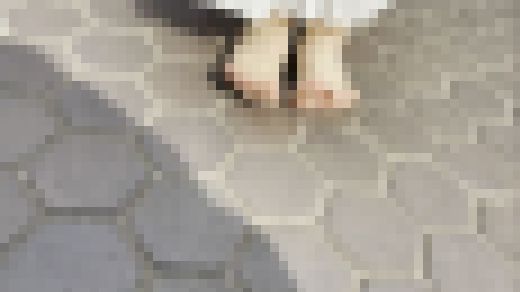 【完全裸足】第10弾！裸足で公園や周辺道路を歩く女性 part3　サンプル画像3