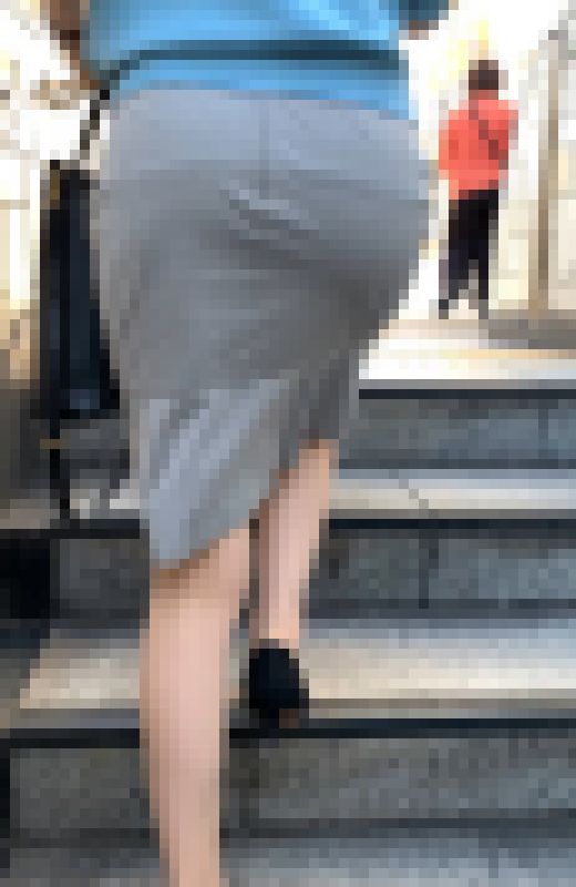 【清楚マダムのエロ尻】清楚マダムのエロ尻をガン見する。大きくい美尻でエロい感じが何とも言えない。このお尻にぶっかけ【691】 サンプル画像1