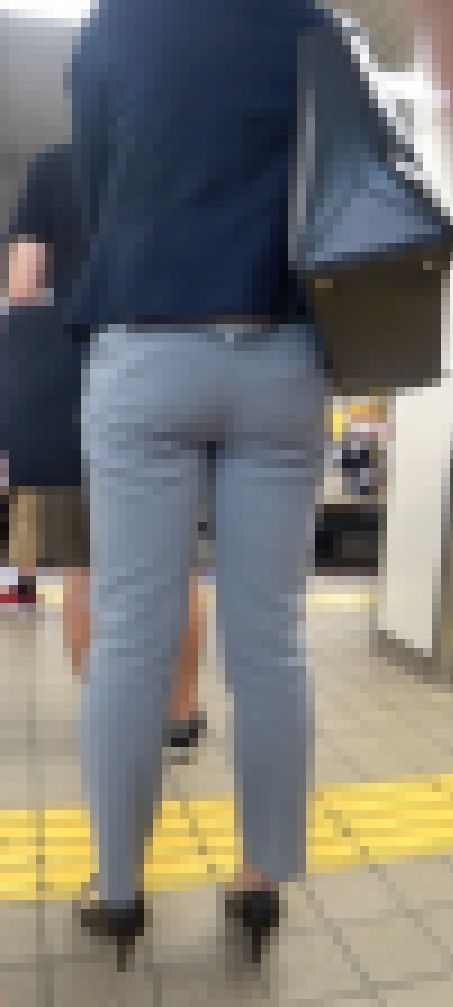 おかず408（デカ尻童顔HIPOL様のパンツスーツスタイル！） サンプル画像