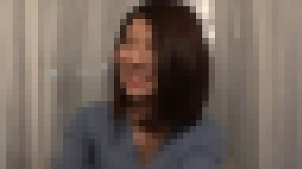 渋谷で買い物帰りの33歳人妻が手マンで気持ち良くなり勢い大量に潮吹き サンプル画像