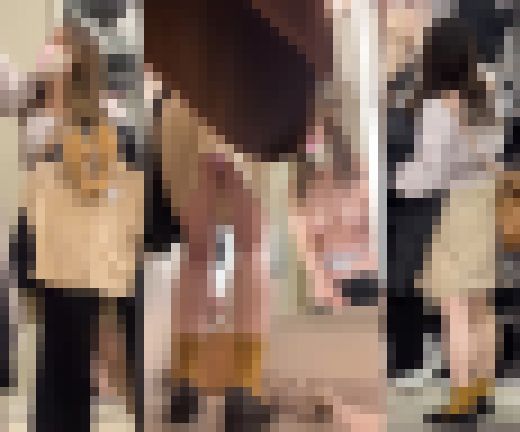 【某更衣室　着替えvol29】清楚アイドル系JDの生着替えとアイドル級美女2名。 　パンチラ撮影にも成功しちゃいました。　サンプル画像1