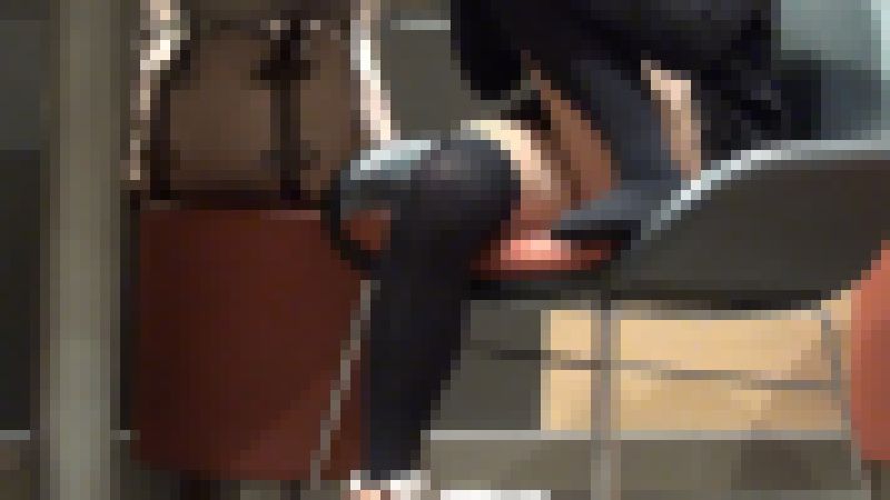 卒業したての10代生足パンチラ サンプル画像