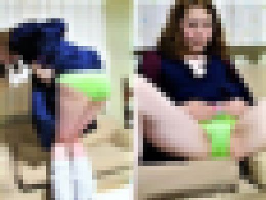 【期間限定販売】これは抜けます！完全顔出し　淫らな姿満載！【ルーズ・タイツ・紺ソックス・セーラー服脱ぎ見せ編2】地方〇〇県　サンプル画像3