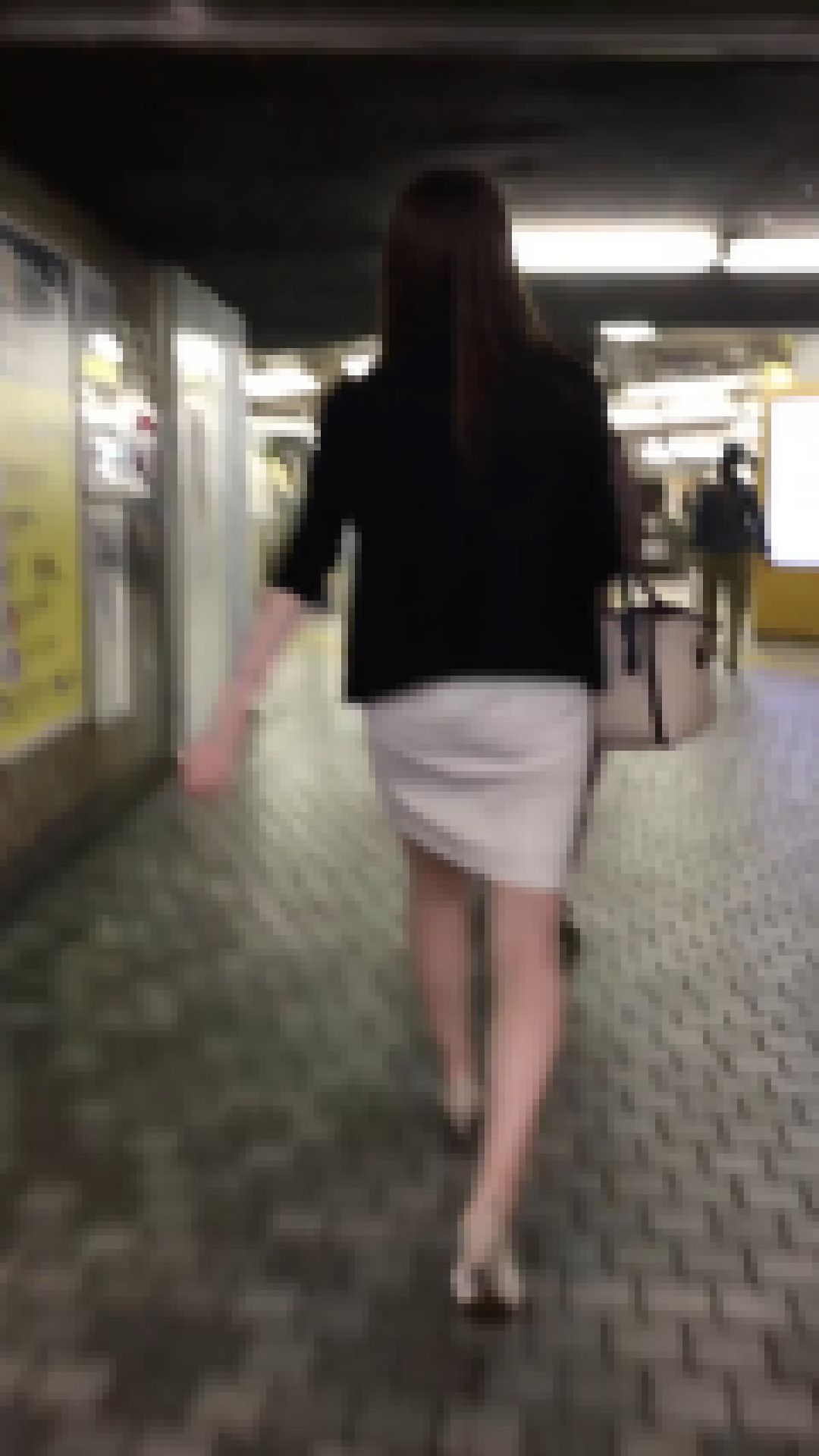 白タイトスカートのお姉さん サンプル画像