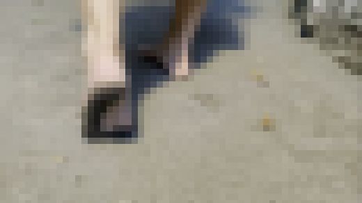 【完全裸足】第12弾！裸足で外を歩く女性 part2　サンプル画像3