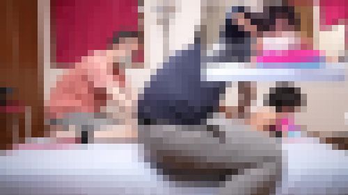 頭を振り子のように回し、うつむせから上半身弓反りになり、ずーっと叫びながら抵抗する超敏感娘（完全オリジナル） サンプル画像