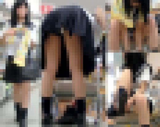 大開脚で白P丸見え靴屋でパンチラしまくりな姿をじっくり盗撮　サンプル画像3