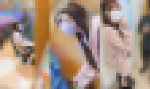 【パチ負け女】【交渉痴漢】甘海で時間潰してた超有名カフェのアイドル級美乳女子大生店員／神奈川R店　※お持ち帰り中出し成功　サンプル画像1
