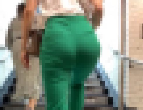 《Part1・今季トレンドカラーのグリーン着衣尻》 No.2317【美しいフォルムにムチムチ感もプラス】 サンプル画像