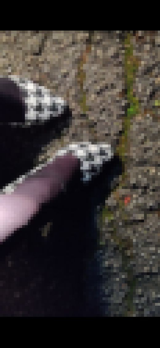 黒タイツ女装ハイヒールで虫（蛾）を踏み潰す クラッシュフェチ 男の娘　サンプル画像3