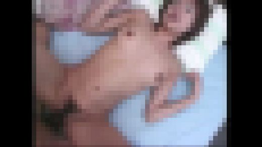 ▼誰かに見られるかもしれない野外で露出を楽しむ変態娘の恥ずかしい姿…　03　サンプル画像1