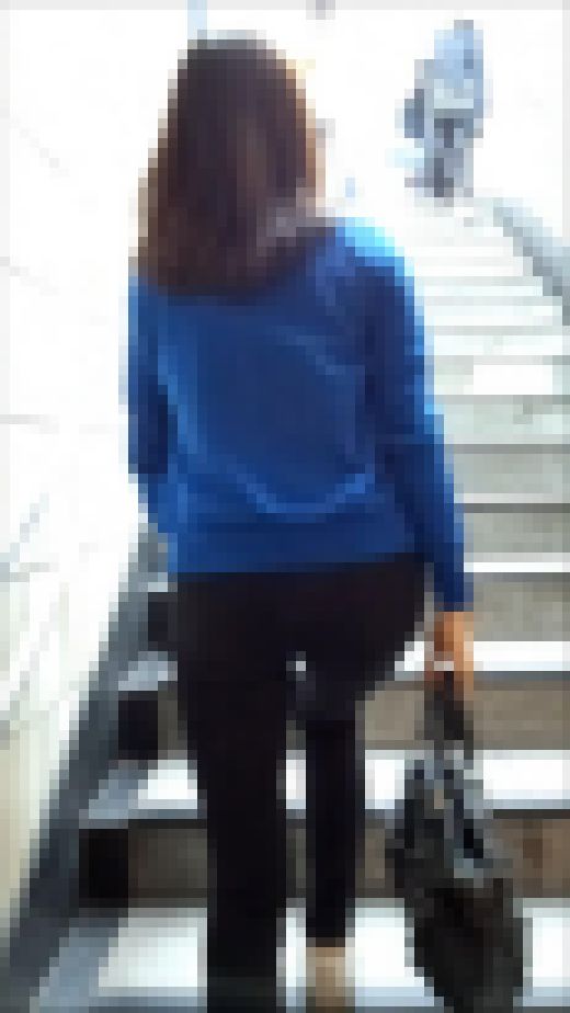 スレンダー黒スキニーの奥様　サンプル画像1