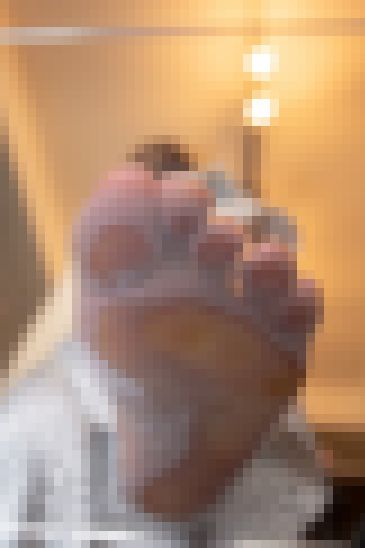 ＜23歳＞スニーカー脱ぎたてで群れた足の裏　サンプル画像1